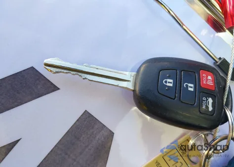 2016 Toyota Corolla Le z USA, uszkodzony, nr VIN 5YFBURHE6GP451418